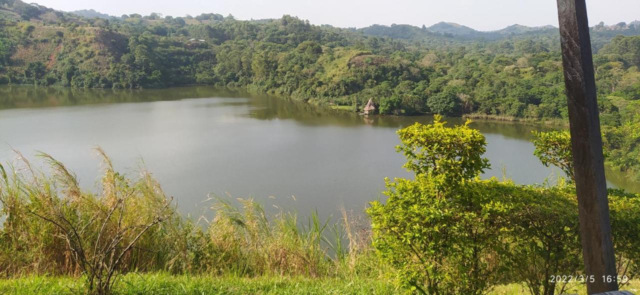 Mwamba Kelele Lodge Fort Portal Esterno foto