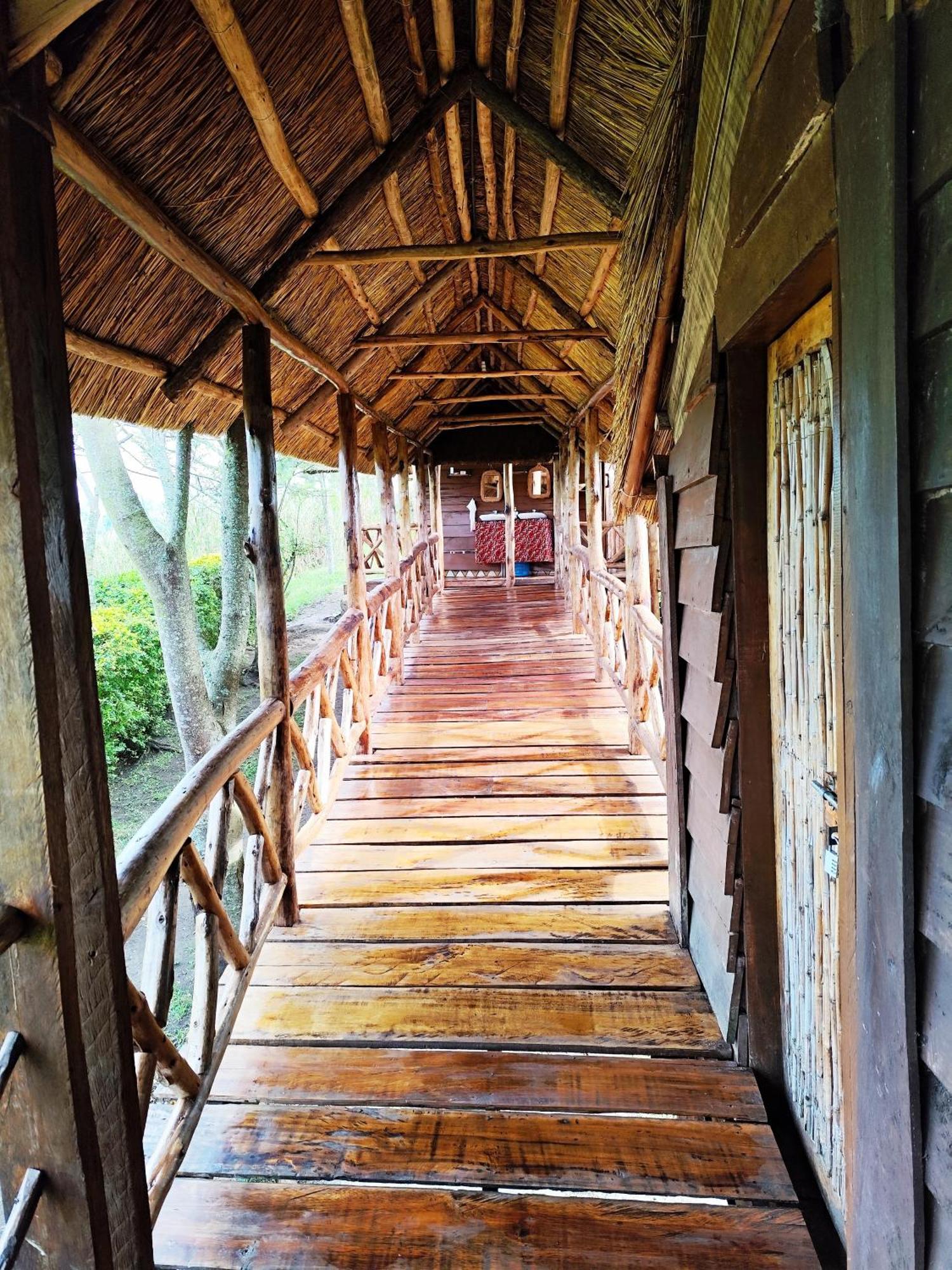Mwamba Kelele Lodge Fort Portal Esterno foto
